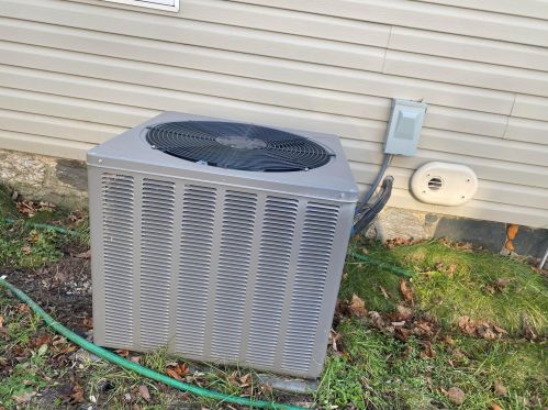 225 Jefferson St, Lowell MI 49331-1120 exterior