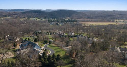 1 Park Rdg Ct, Chester NJ 07930-3016 exterior