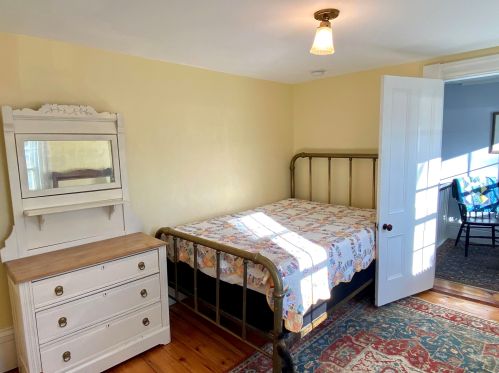 153 Locust St, Dover NH 03820-4008 exterior