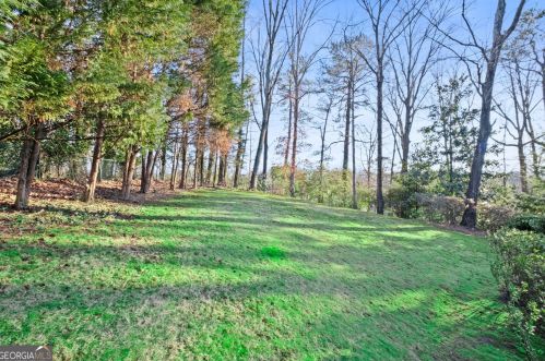 30 Chevaux Ct, Atlanta GA  30342-1944 exterior