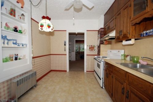 16 Hillcrest Blvd, Warren NJ 07059-5133 exterior