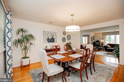 66 Red Lion Rd, Huntingdon Valley PA 19006-6436 exterior