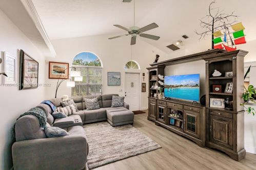 972 Haas Ave, Fort Pierce FL  34953-5611 exterior