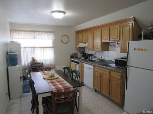 53 Hamilton Ave, Fairview NJ 07022-2040 exterior