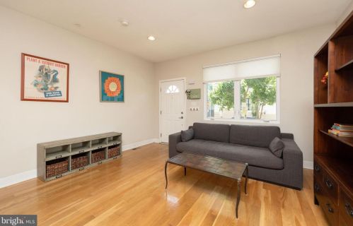 213 Green St, Philadelphia PA exterior