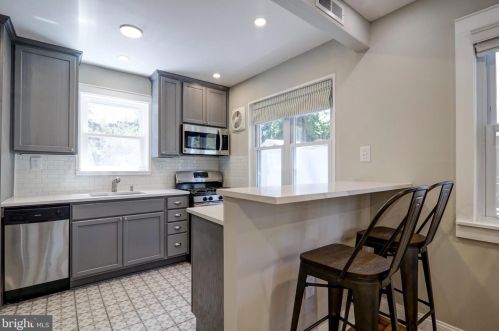 2331 Glendale Ter, Alexandria VA 22303-1907 exterior