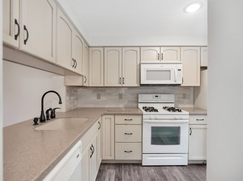 1101 Bonnie Brae Dr, Moon Twp PA 15108-3858 exterior