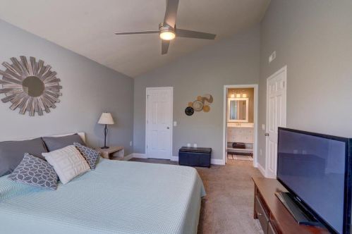 3282 Stonecreek Dr, Madison WI 53719-5250 exterior