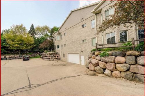 49 Cherokee Cir, Madison WI  53704-1059 exterior