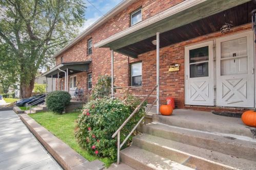 14 Spring St, Enfield, CT 06082-3428