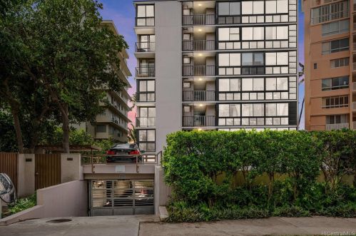 2987 Kalakaua Ave, Honolulu HI  96815-4653 exterior