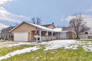 373 Berwick Dr, Aurora, IL 60506-4403