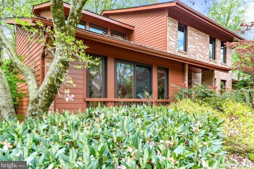 16 Arlive Ct, Rockville MD 20854-2978 exterior