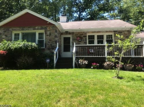 21 Blakely Ave, Dover, NJ 07801-1828