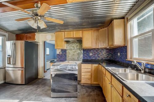 919 Land Pl, Milwaukee WI 53202-1536 exterior