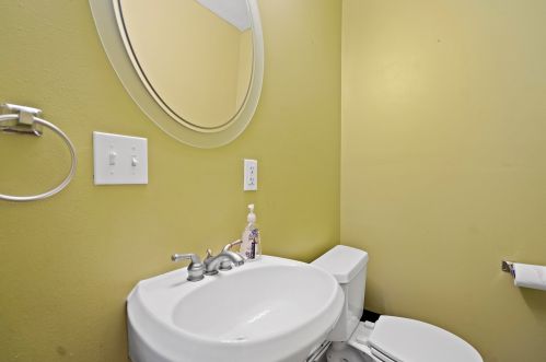 3563 Cramer St, Milwaukee WI 53211-2506 exterior