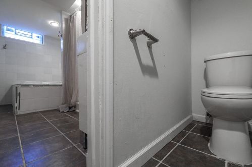 7046 58, Milwaukee WI 53218-4247 exterior