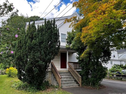 72 Oak Ridge St, Greenwich, CT 06830-5225