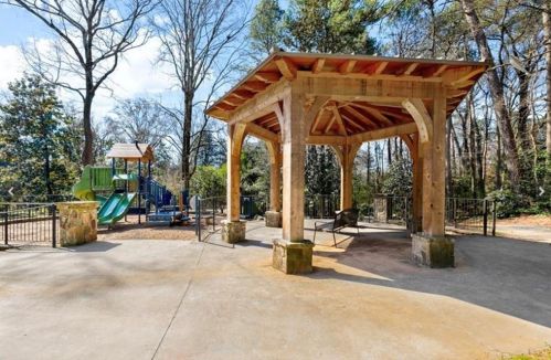 949 Cardova Dr, Atlanta GA 30324-4213 exterior