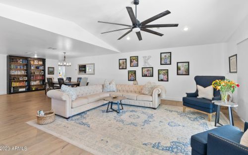 5201 34th St, Phoenix AZ  85018-1440 exterior