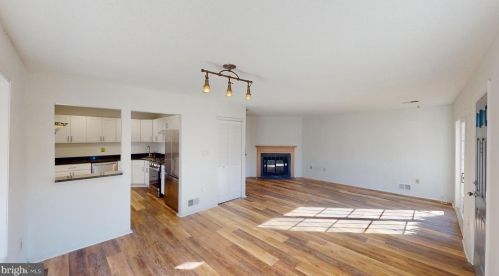 22 Lehavre Ct, Trenton NJ  08619-4721 exterior