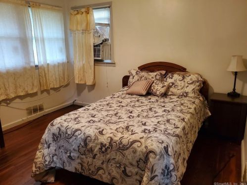 145 Harold St, Bloomfield CT  06002-3924 exterior