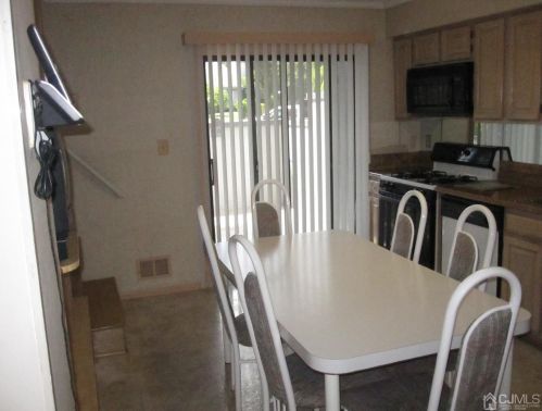 143 Linda Ln, Edison NJ 08820-4509 exterior