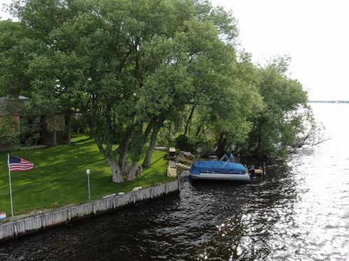 300 Cir Dr, Meskegon MI 49445-2712 exterior