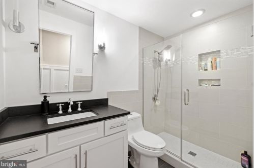 951 Rhonda Pl, Leesburg VA  20175-5632 exterior