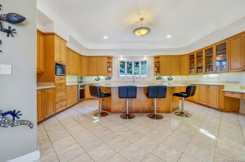 743 Ahukini St, Honolulu HI 96825-2426 exterior