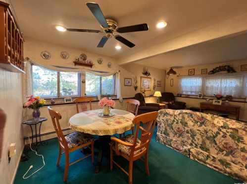 1040 Walnut Ave, Bohemia NY 11716-2176 exterior