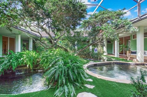 132 St, Naples FL 34108-2921 exterior