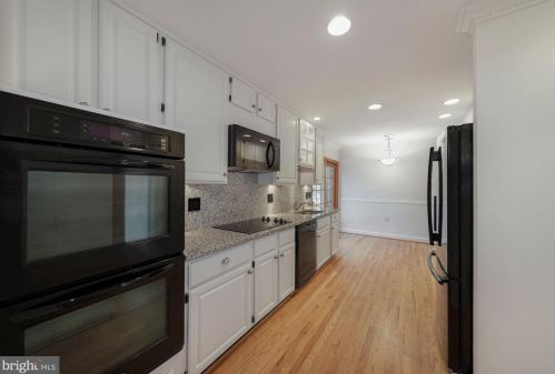 10618 Great Arbor Dr, Rockville MD 20854-4220 exterior