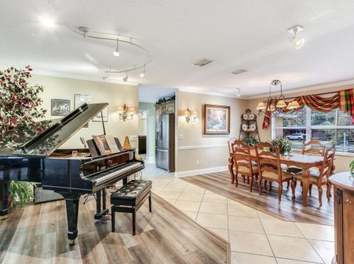 12607 51 St, Tampa FL 33619-1418 exterior