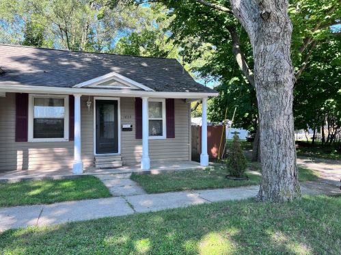 1832 Moore St, Meskegon, MI 49441-1727