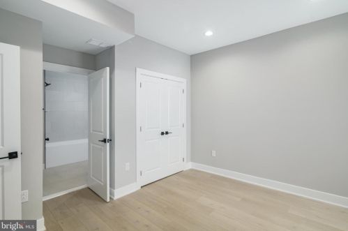 429 Lemonte St, Philadelphia PA 19128-4534 exterior