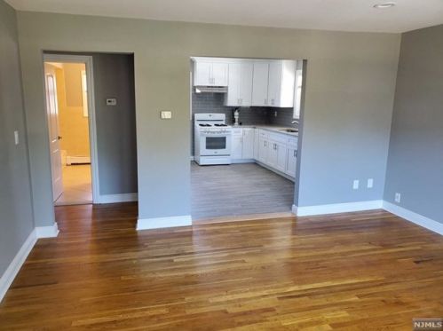 75 Bergen St, Outwater NJ  07026-2111 exterior