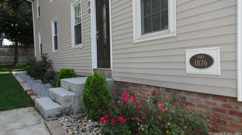 38 Pearl St, Manchester, CT 06040-5310