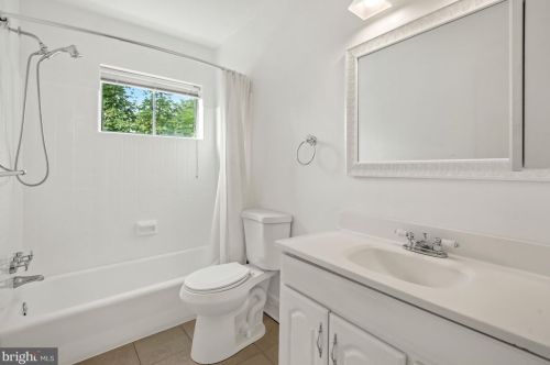 11008 Wheeler Dr, Silver Spring MD 20901-4426 exterior