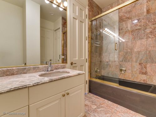 2042 Cleveland Ave, Chicago IL 60614-4509 exterior