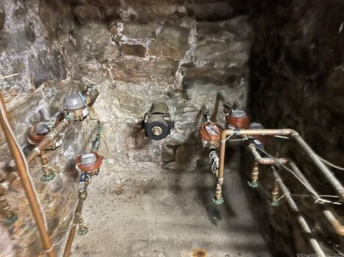 2 3 St, Derby CT 06418-1728 exterior