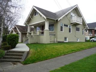 3835 Eastern Ave, Seattle WA  98103-8452 exterior