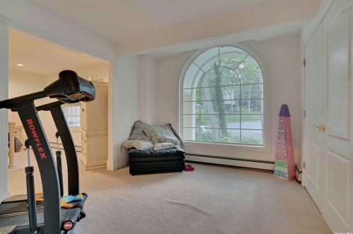 42 Clayton Dr, Huntington Station NY 11746-5503 exterior