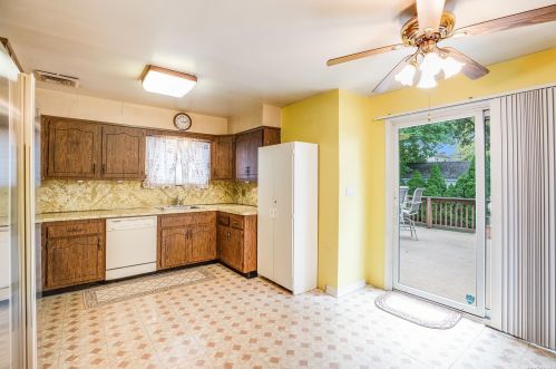 40 Kent Rd, Valley Stream NY 11580-3333 exterior