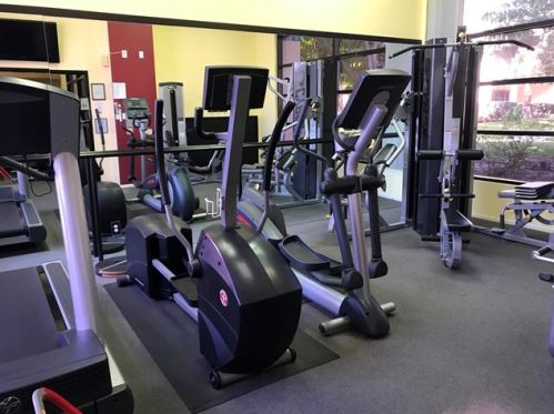 4760 San Sebastian Dr, Oxnard CA 93035-3640 exterior