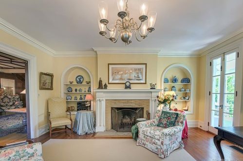 212 Main St, Ridgefield CT 06877-4922 exterior