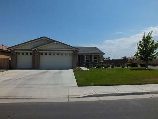 4523 Chalet St, Bakersfield CA  93313-2068 exterior