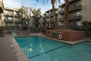 160 Virgil Ave, Los Angeles CA  90004-6056 exterior