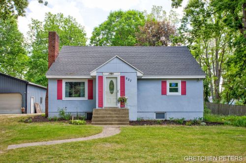 527 Academy St, Allegan, MI 49010-1442