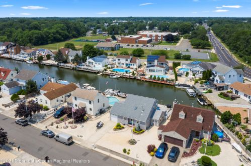 58 Ocean Gate Ave, Berkeley Township NJ 08721-1420 exterior